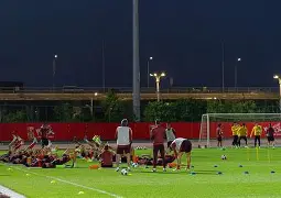 阿雅克肖队在比赛中展现出色防守(阿雅克肖队在比赛中展现出色防守的精神)