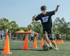 C7娱乐官网-足球训练营精英汇聚，技压群雄谁能斩获头筹的简单介绍