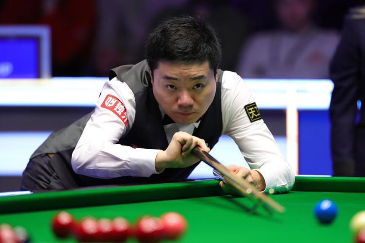 线上娱乐-最动人心弦最惊爆眼球的足球过人技巧秀